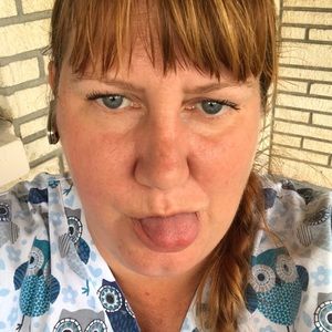 Meet your Posher, Adrianne